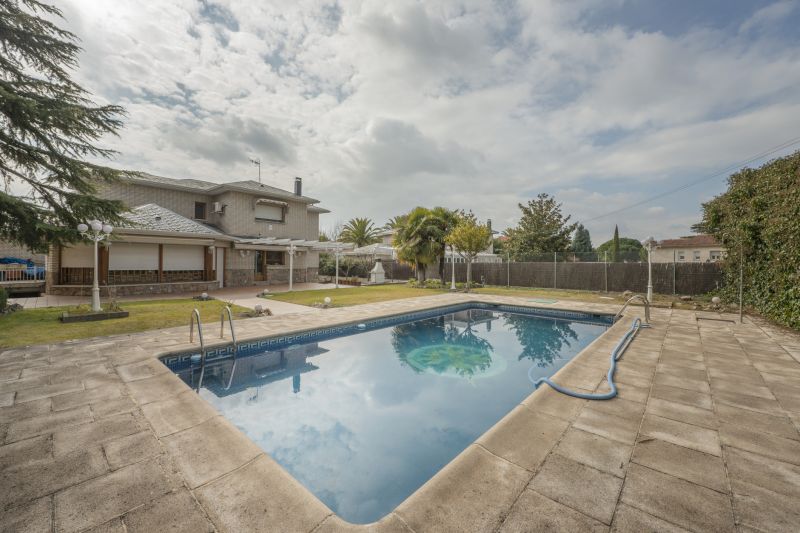 Best Pool Safety Contractors in Olathe, KS